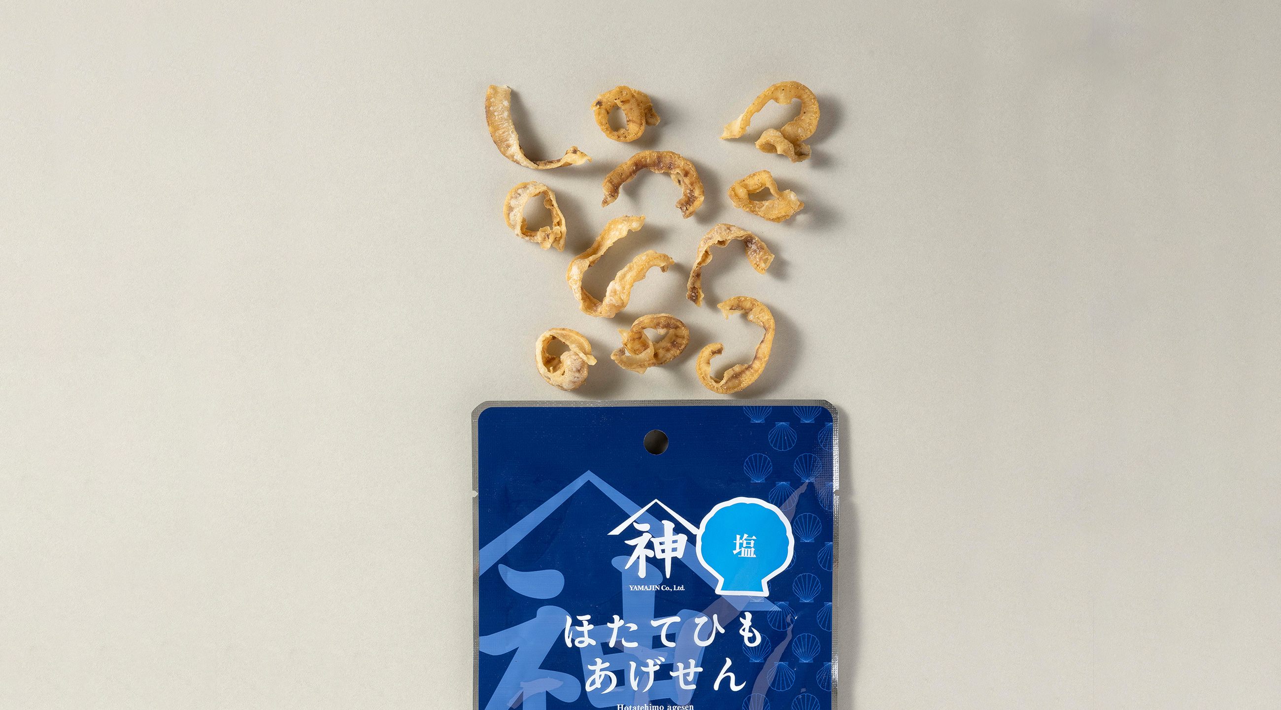 ひもを揚げたお菓子「ほたてひもあげせん」塩味