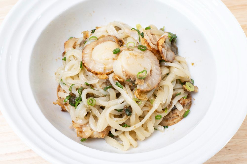 バター香る ほたてととろろ昆布の旨味マシマシうどん